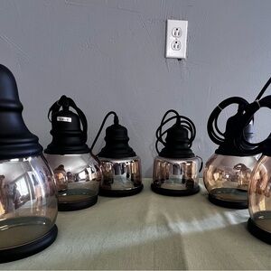 Elegant Black and Silver Home Accent Lanterns
Sin usar
